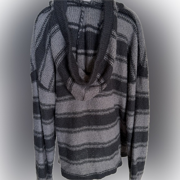 H&M Divided Knit Sweater in Gray and Black - Picture 2 of 8